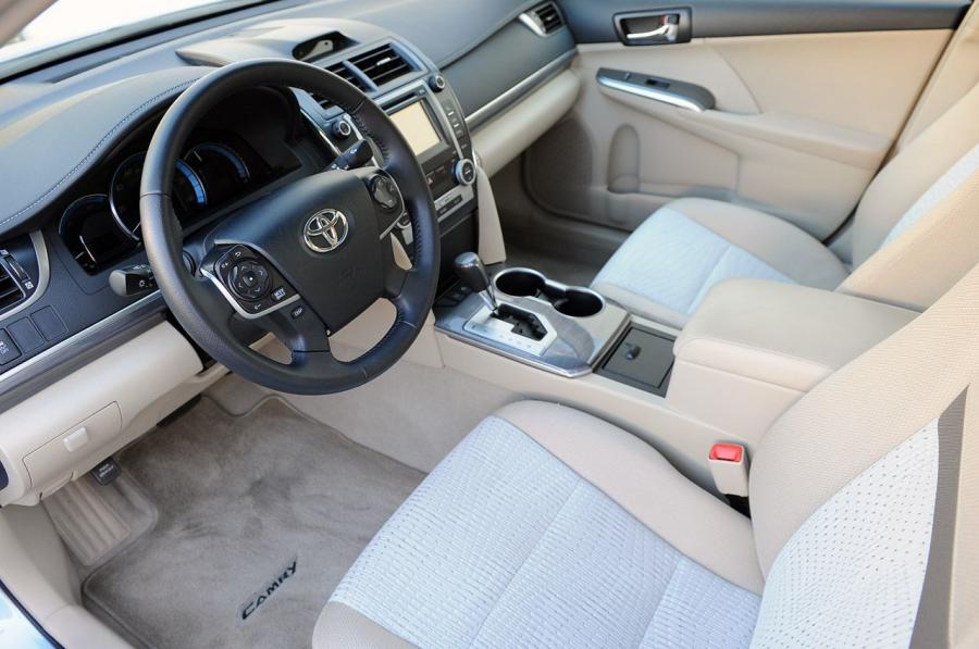 Toyota Camry Hybrid 2013 года  (фото 27 из 45)